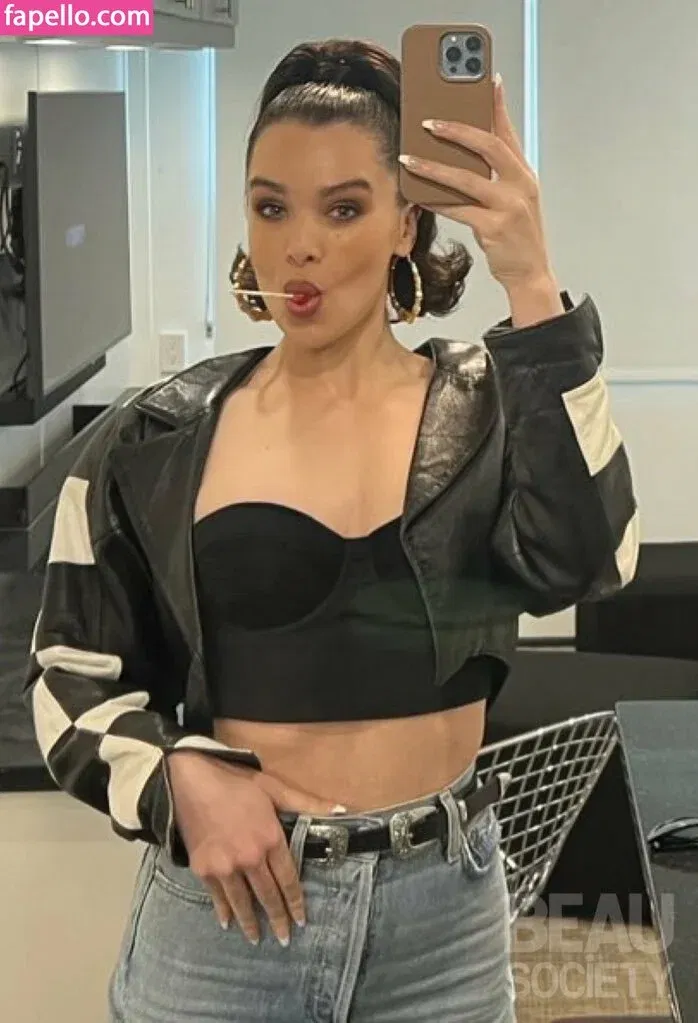 Hailee Steinfeld Onlyfans Photo Gallery 