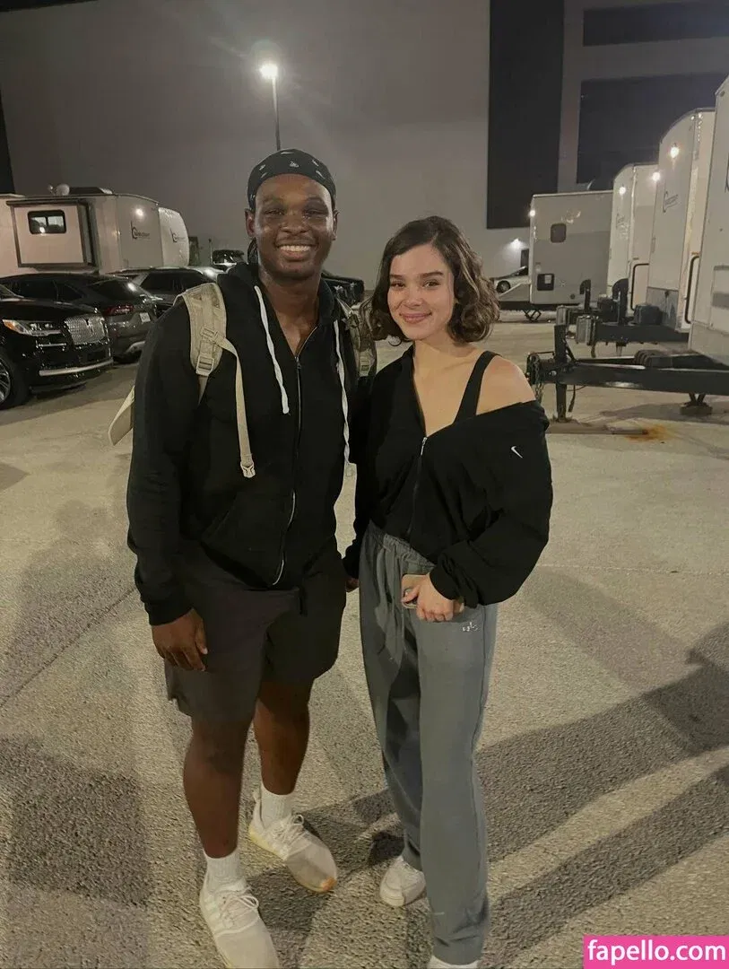 Hailee Steinfeld Onlyfans Photo Gallery 