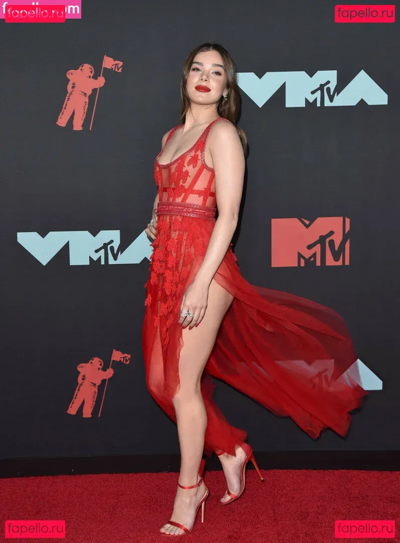 Hailee Steinfeld Onlyfans Photo Gallery 