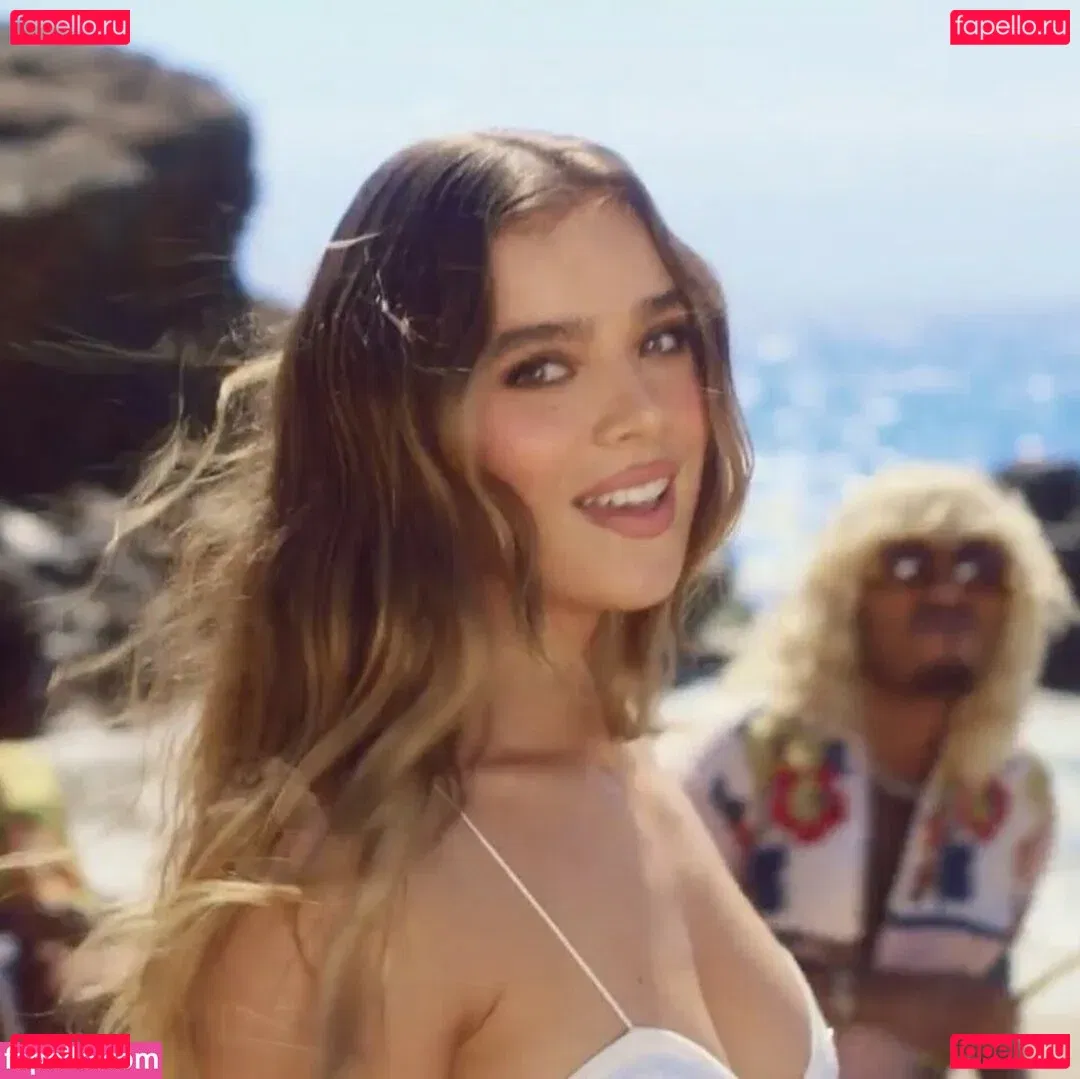 Hailee Steinfeld Onlyfans Photo Gallery 