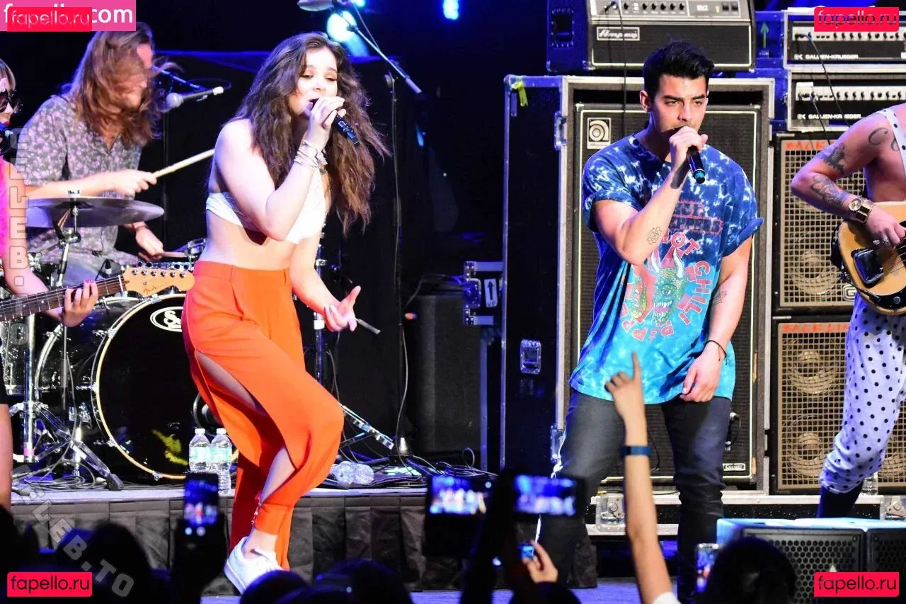 Hailee Steinfeld Onlyfans Photo Gallery 