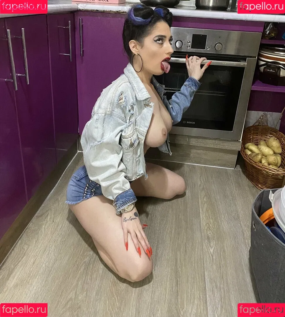 kleopwtrx Onlyfans Photo Gallery 