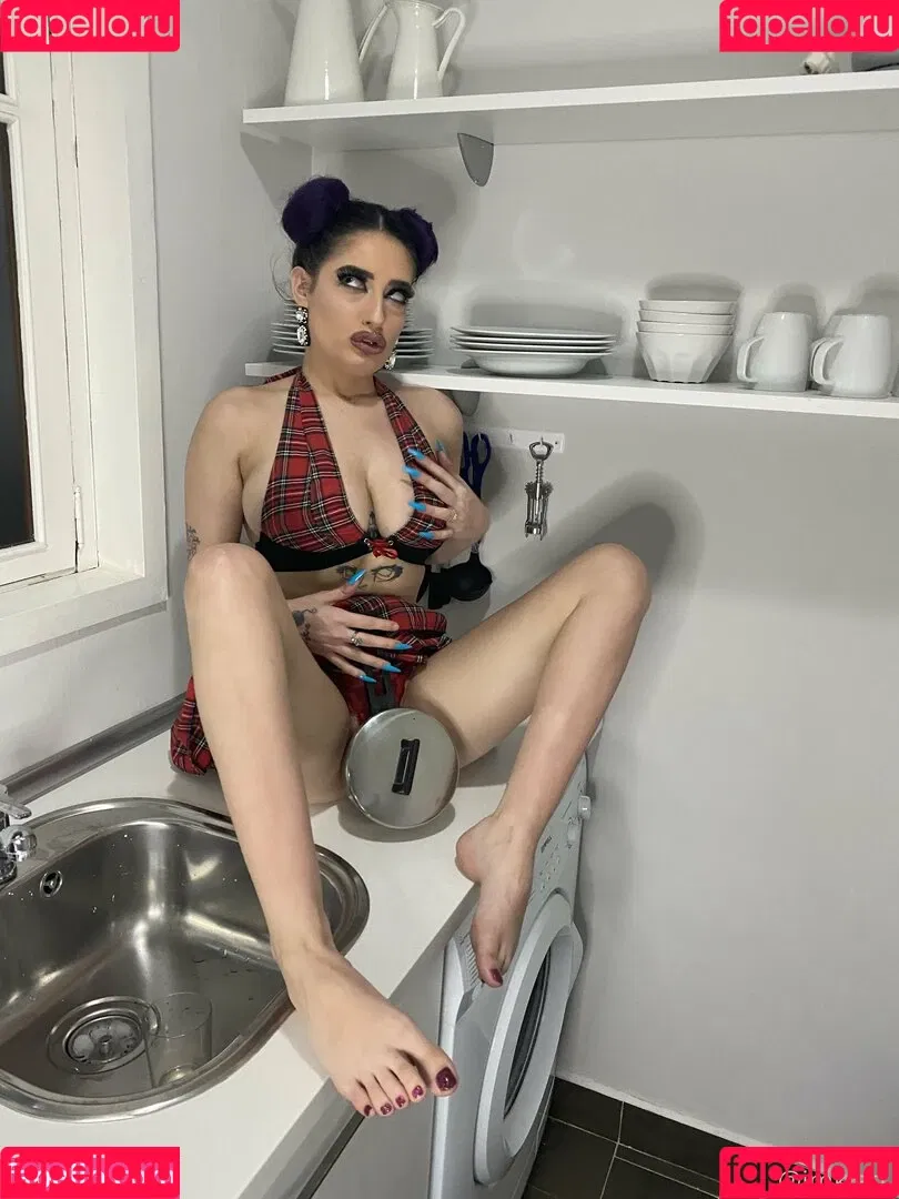 kleopwtrx Onlyfans Photo Gallery 