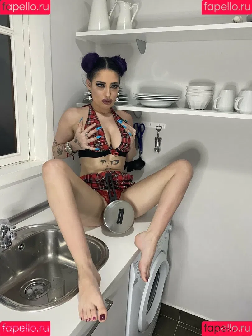 kleopwtrx Onlyfans Photo Gallery 