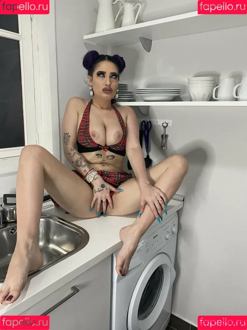 kleopwtrx Onlyfans Photo Gallery 