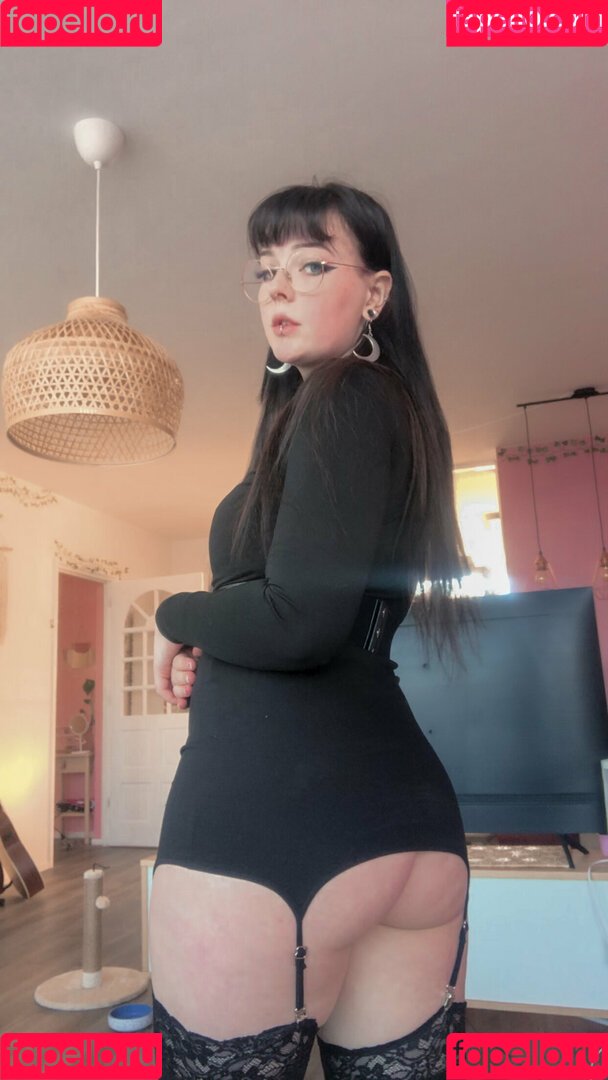 feyafernfree Onlyfans Photo Gallery 