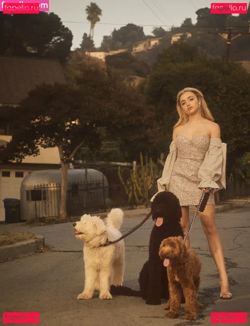 Peyton List Onlyfans Photo Gallery 