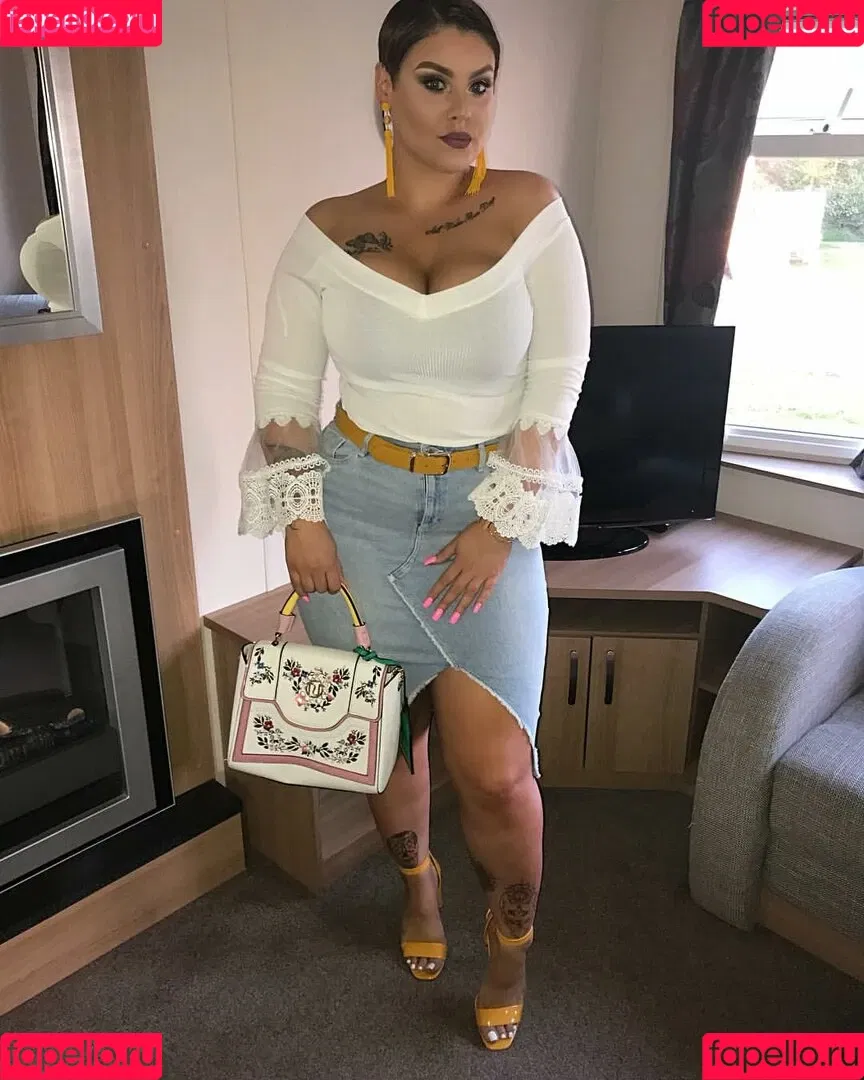 Aniela Onlyfans Photo Gallery 