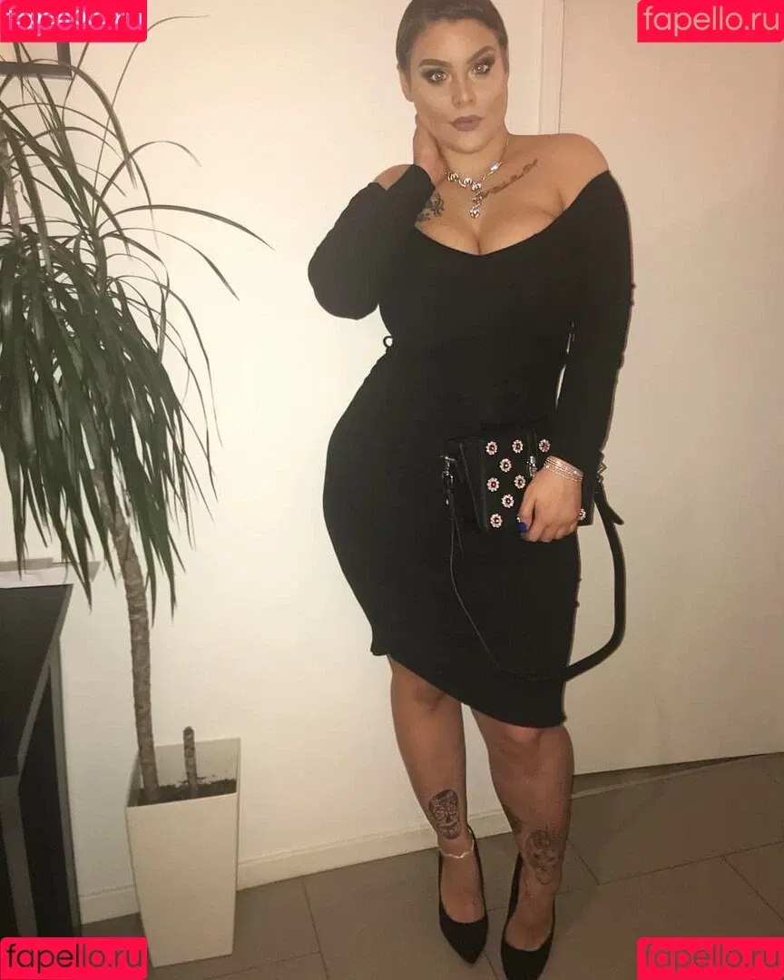 Aniela Onlyfans Photo Gallery 