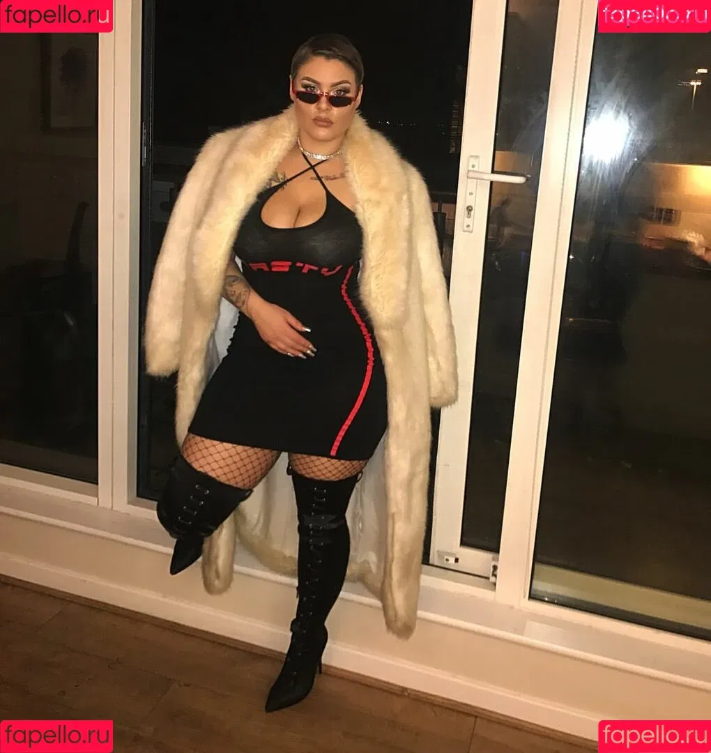 Aniela Onlyfans Photo Gallery 