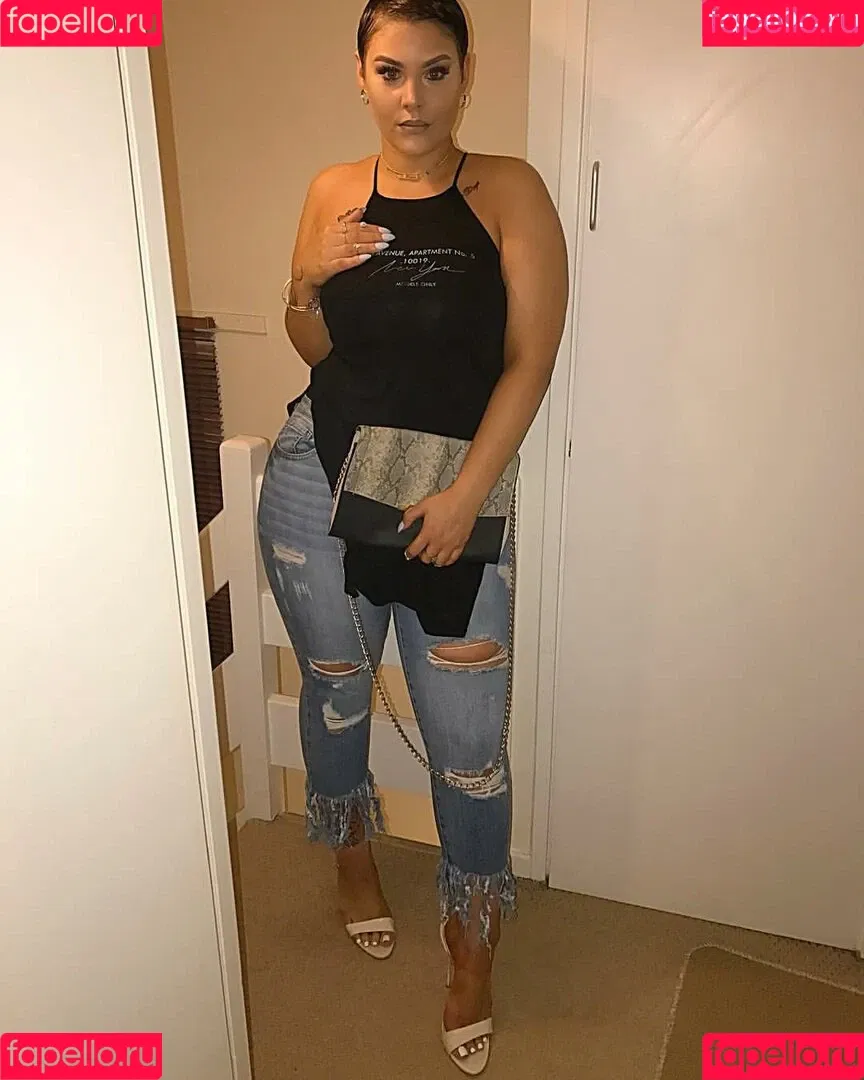 Aniela Onlyfans Photo Gallery 