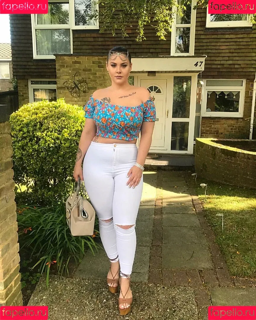 Aniela Onlyfans Photo Gallery 