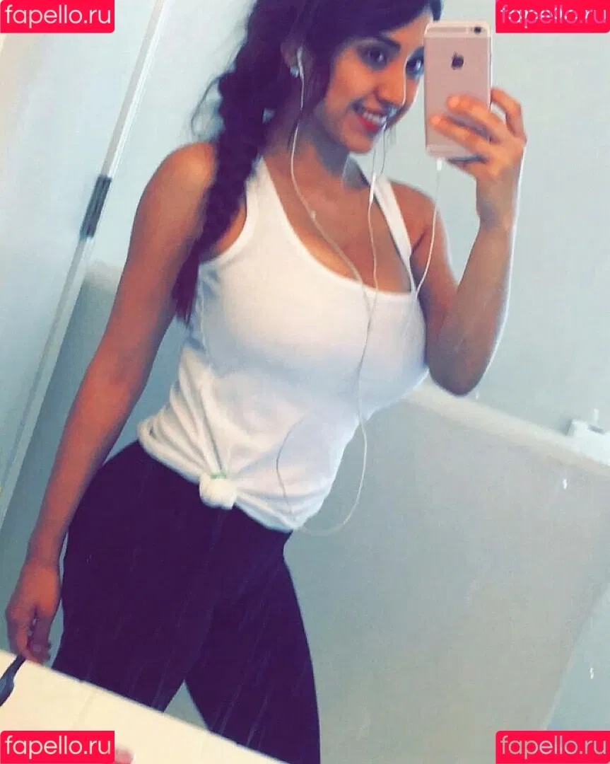 Alexandra Nicole Onlyfans Photo Gallery 