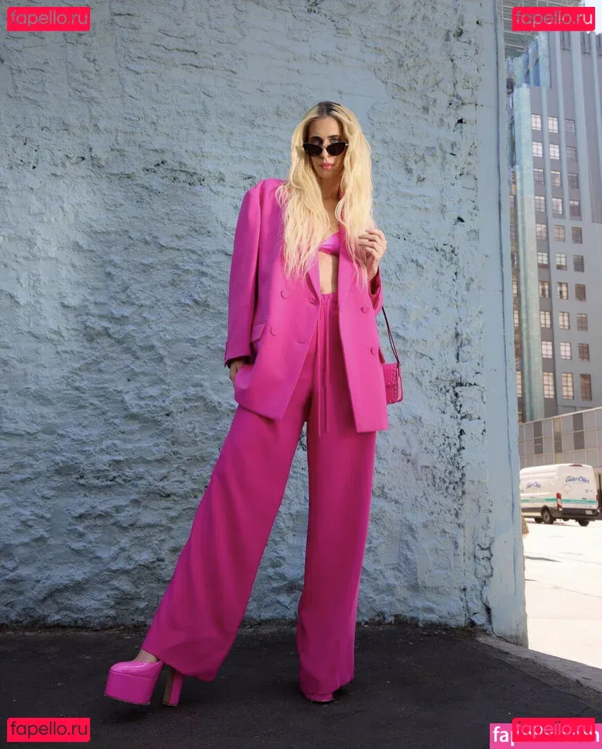 Hila Klein Onlyfans Photo Gallery 