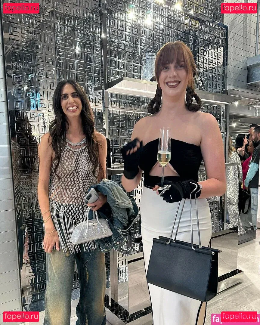 Hila Klein Onlyfans Photo Gallery 