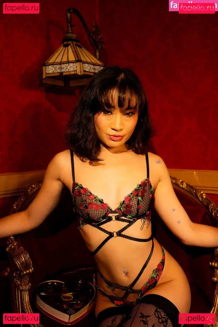 Jeannie Elise Mai Onlyfans Photo Gallery 