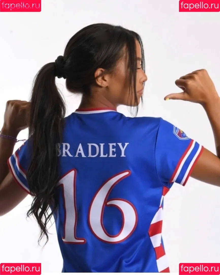 Italia Bradley Onlyfans Photo Gallery 