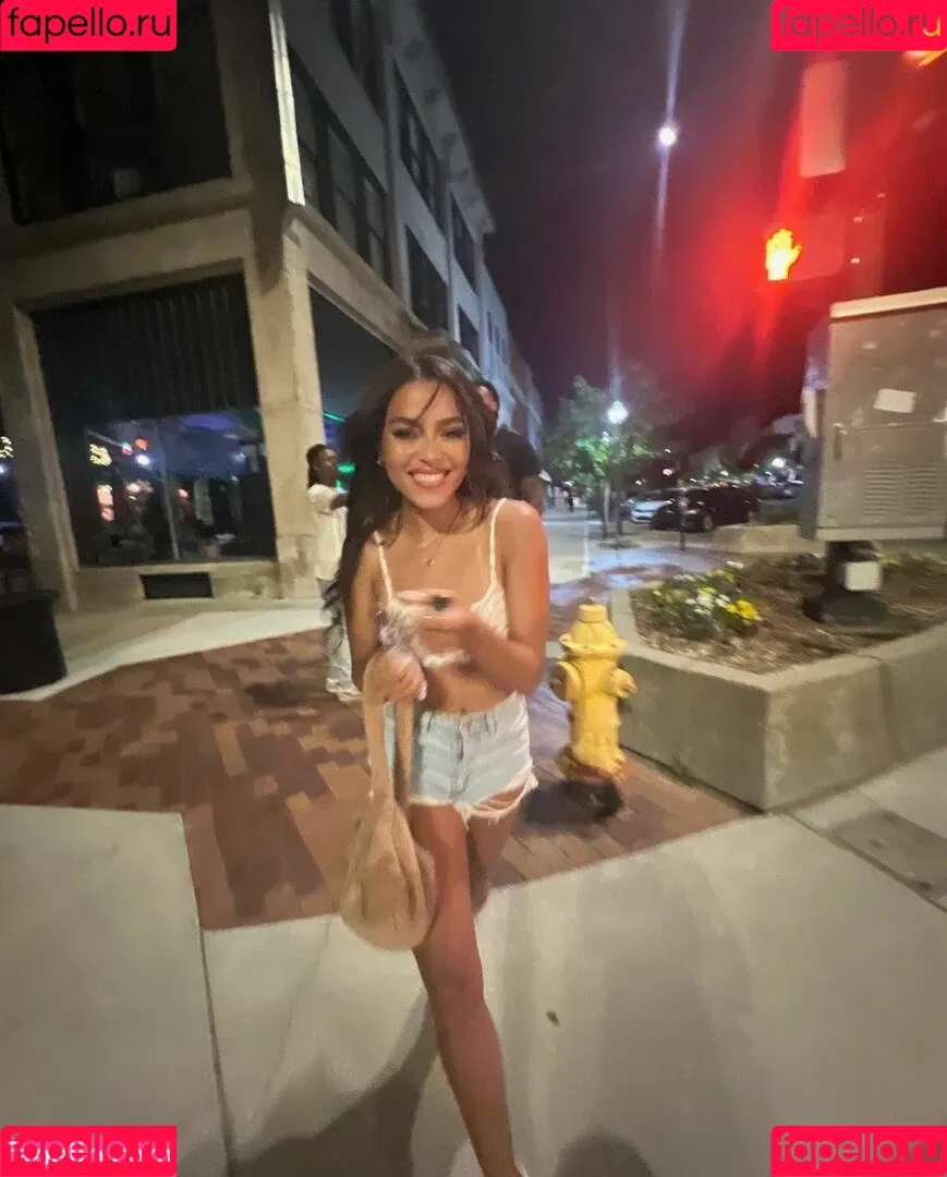 Italia Bradley Onlyfans Photo Gallery 