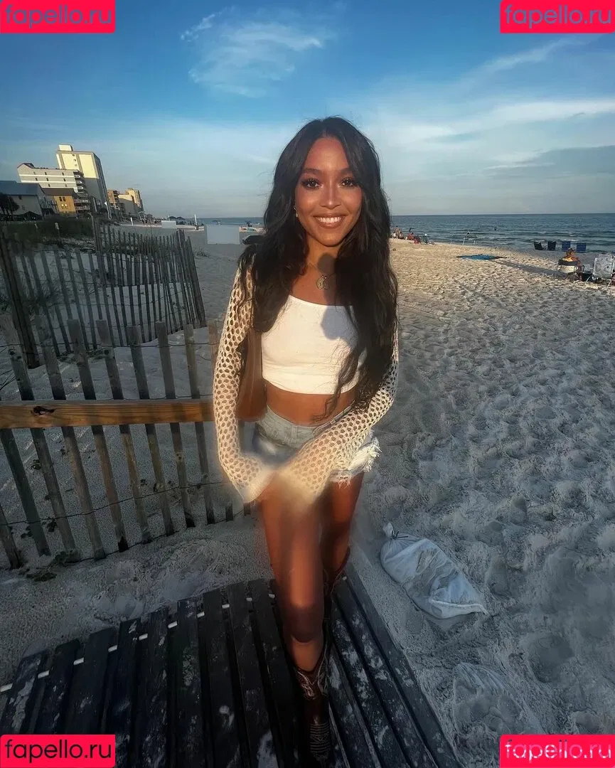 Italia Bradley Onlyfans Photo Gallery 