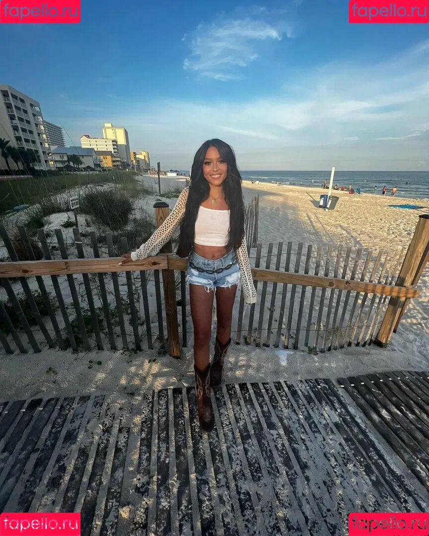 Italia Bradley Onlyfans Photo Gallery 
