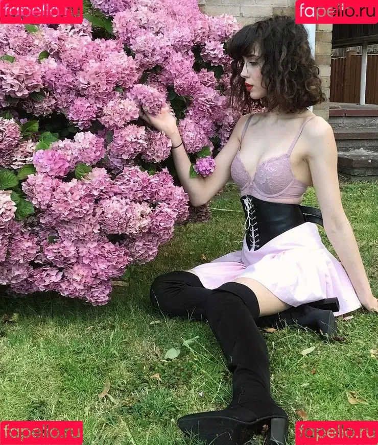 Mina Bell Onlyfans Photo Gallery 