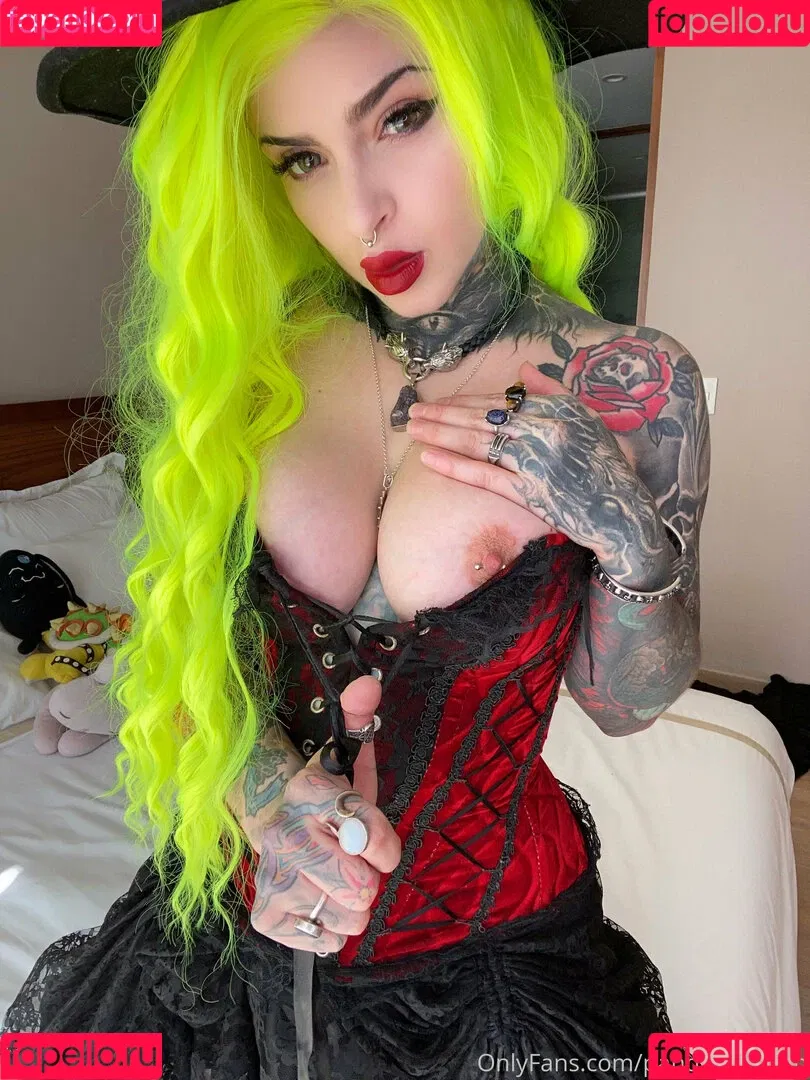 Pandora Letrain Onlyfans Photo Gallery 