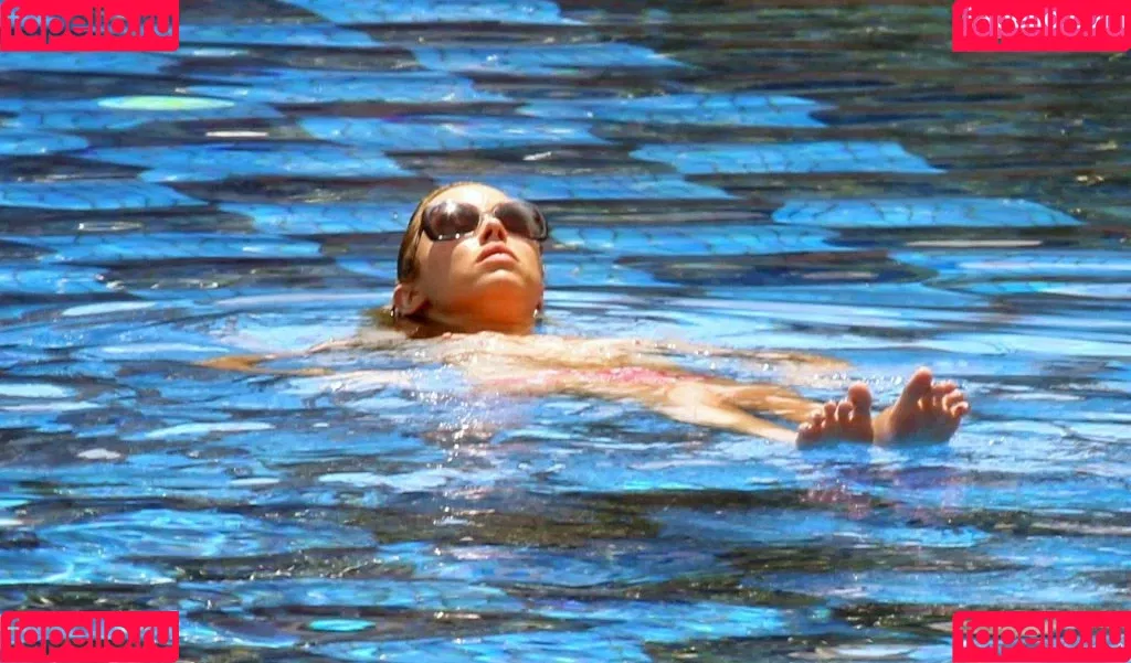 Una Healy Onlyfans Photo Gallery 