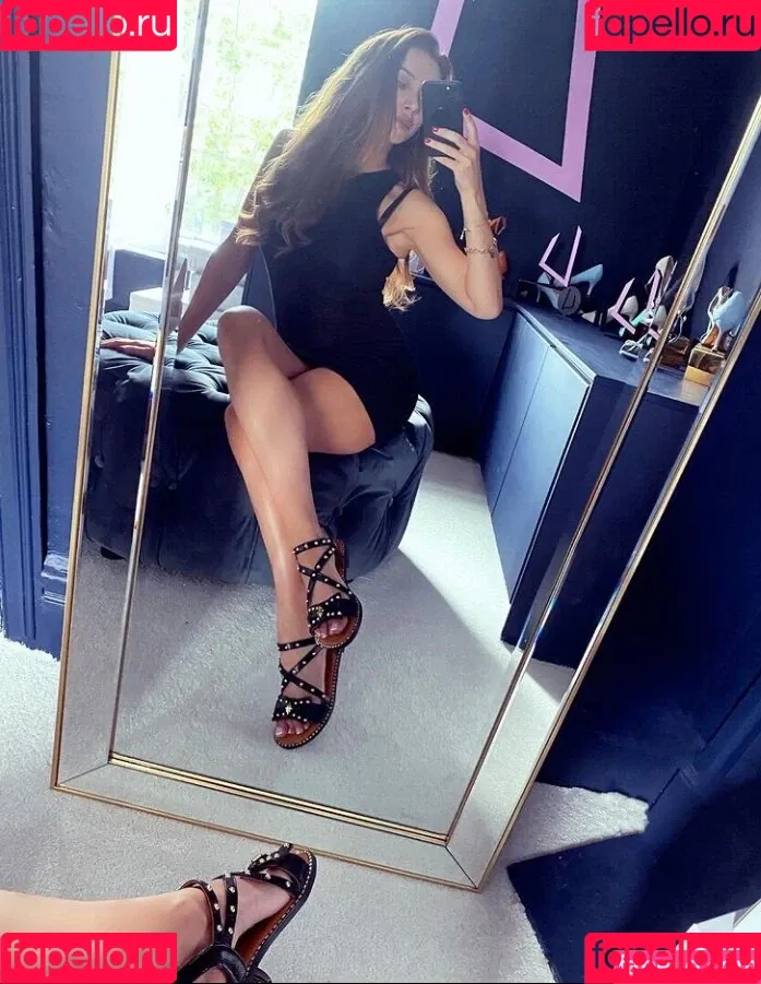 Una Healy Onlyfans Photo Gallery 
