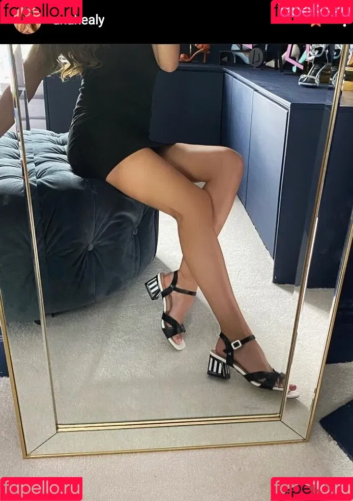 Una Healy Onlyfans Photo Gallery 