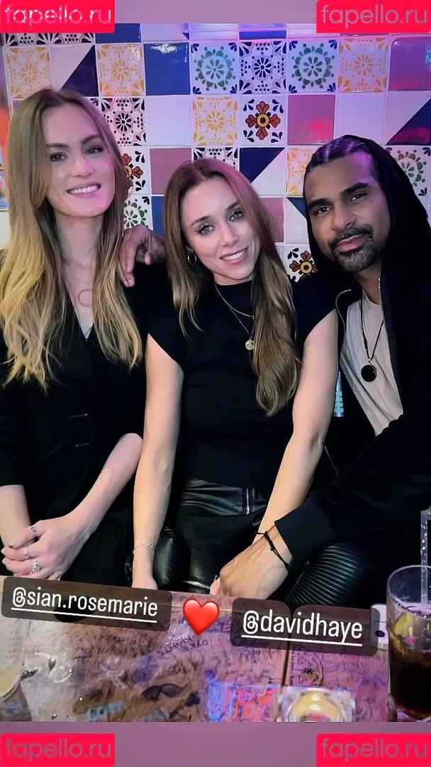 Una Healy Onlyfans Photo Gallery 