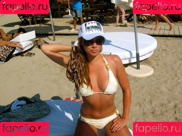 Una Healy Onlyfans Photo Gallery 
