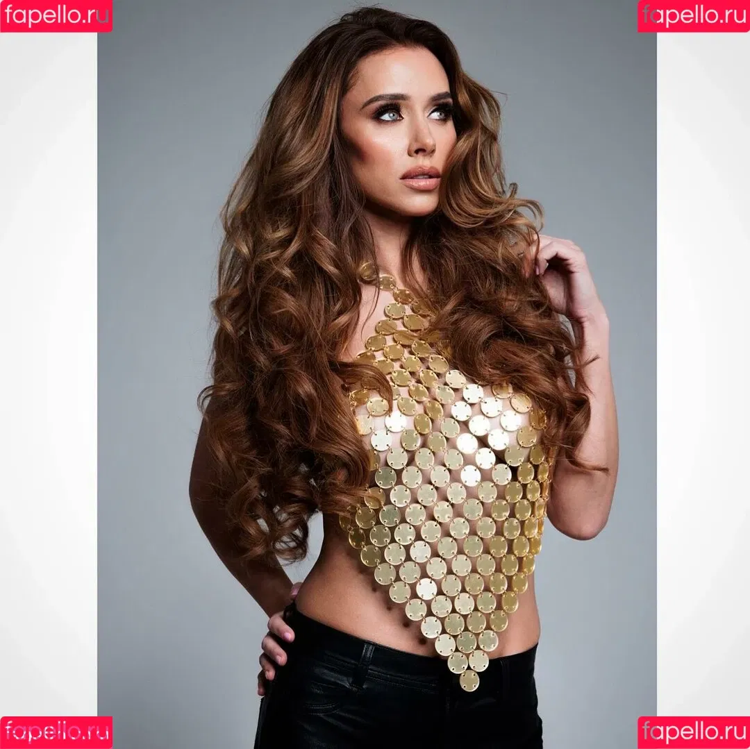 Una Healy Onlyfans Photo Gallery 