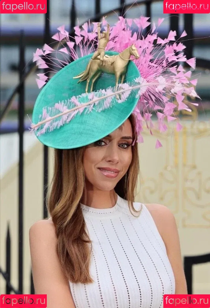 Una Healy Onlyfans Photo Gallery 