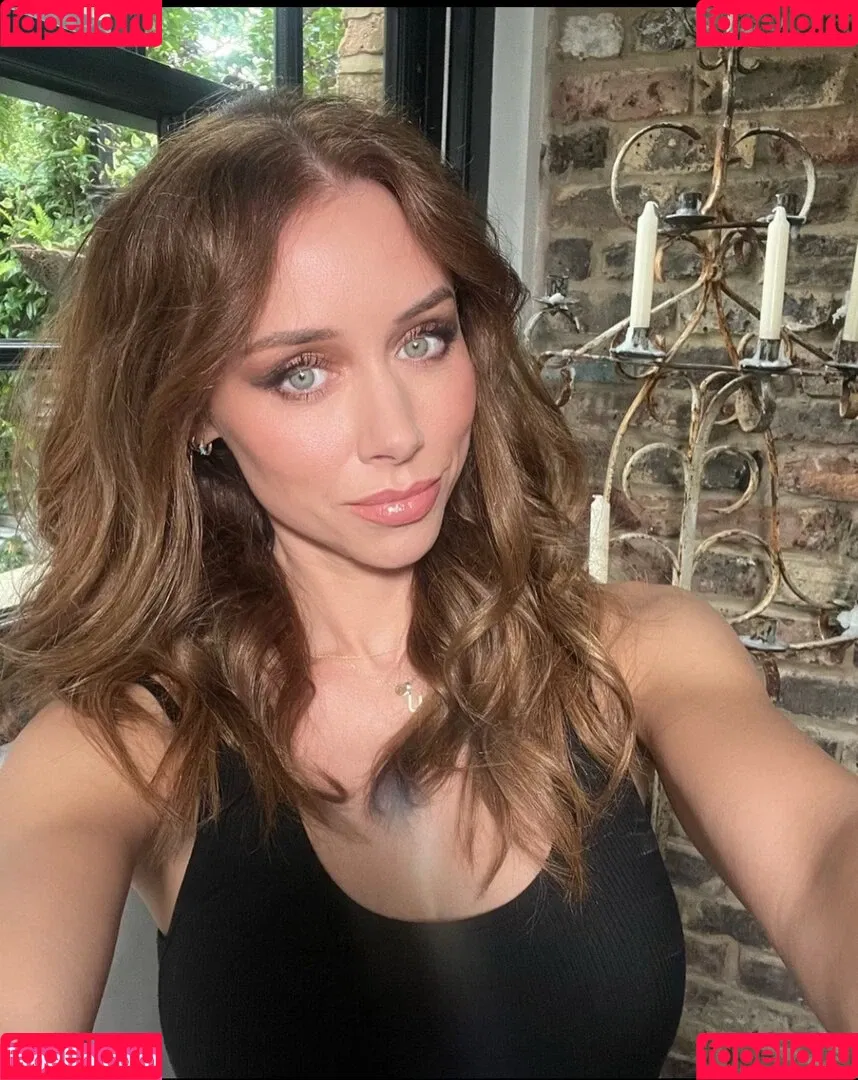Una Healy Onlyfans Photo Gallery 