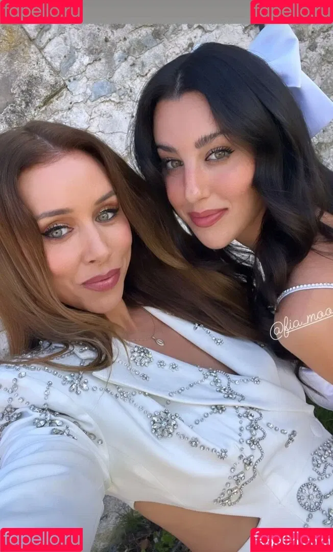 Una Healy Onlyfans Photo Gallery 