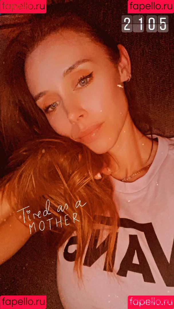 Una Healy Onlyfans Photo Gallery 