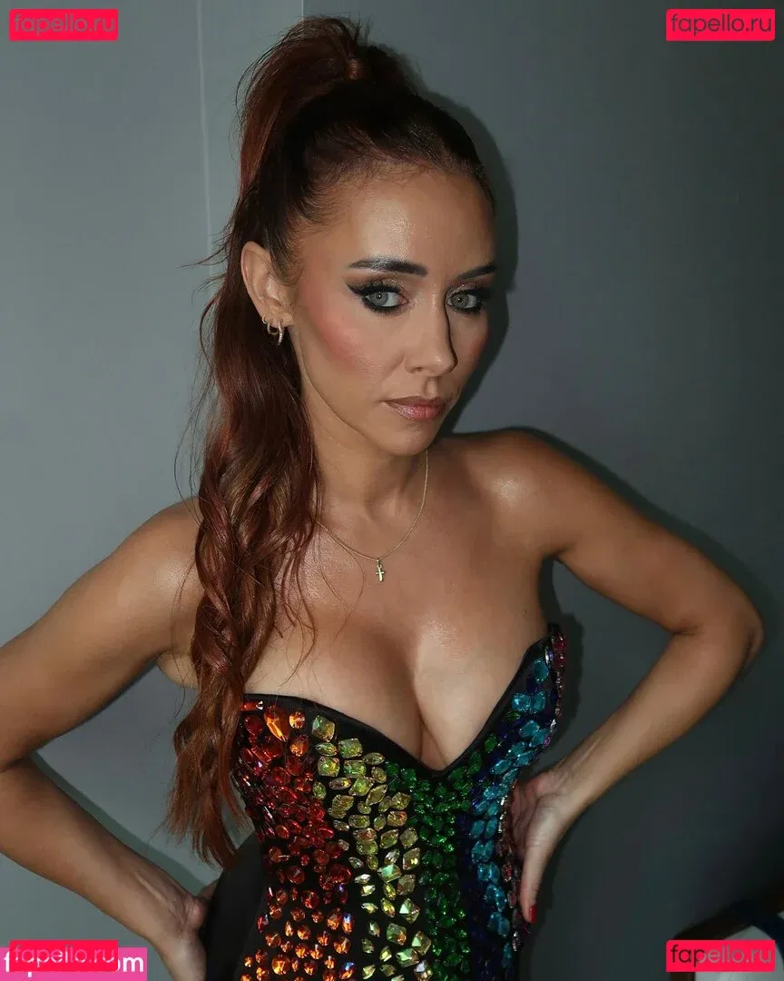 Una Healy Onlyfans Photo Gallery 