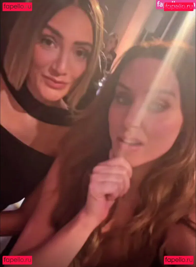 Una Healy Onlyfans Photo Gallery 