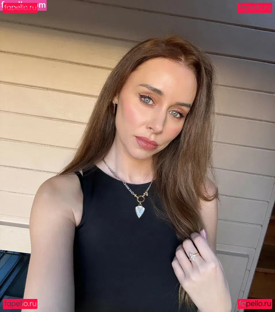 Una Healy Onlyfans Photo Gallery 