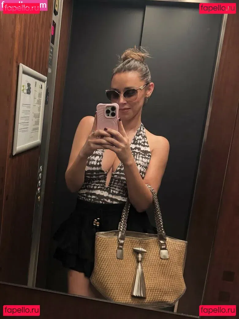 Una Healy Onlyfans Photo Gallery 