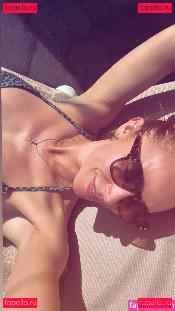 Una Healy Onlyfans Photo Gallery 