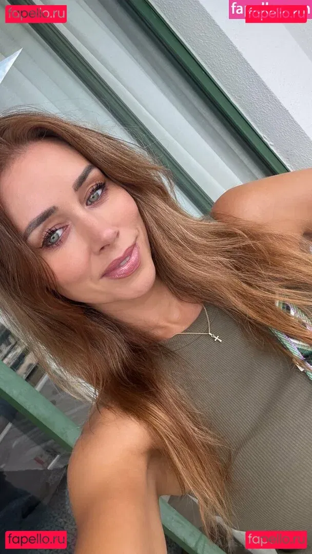 Una Healy Onlyfans Photo Gallery 