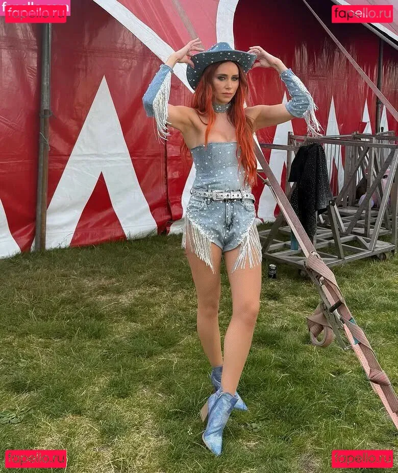 Una Healy Onlyfans Photo Gallery 