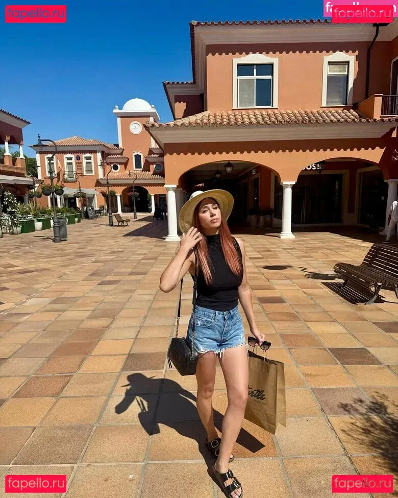 Una Healy Onlyfans Photo Gallery 