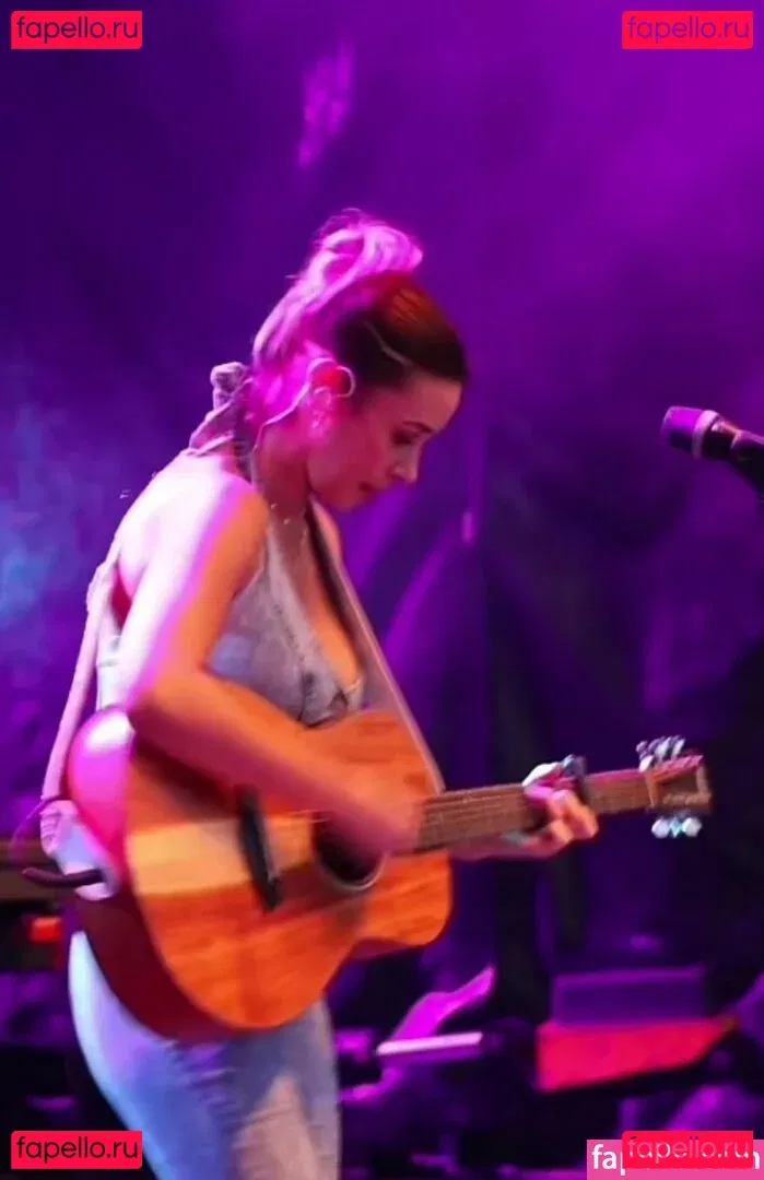 Una Healy Onlyfans Photo Gallery 