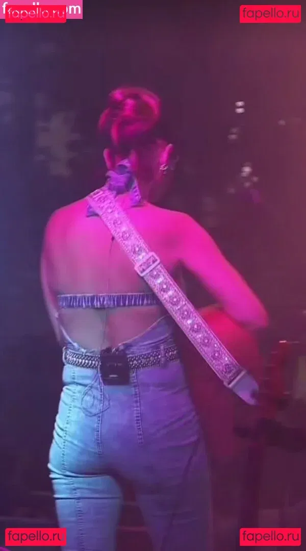 Una Healy Onlyfans Photo Gallery 