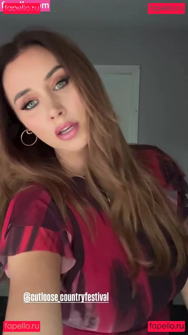 Una Healy Onlyfans Photo Gallery 