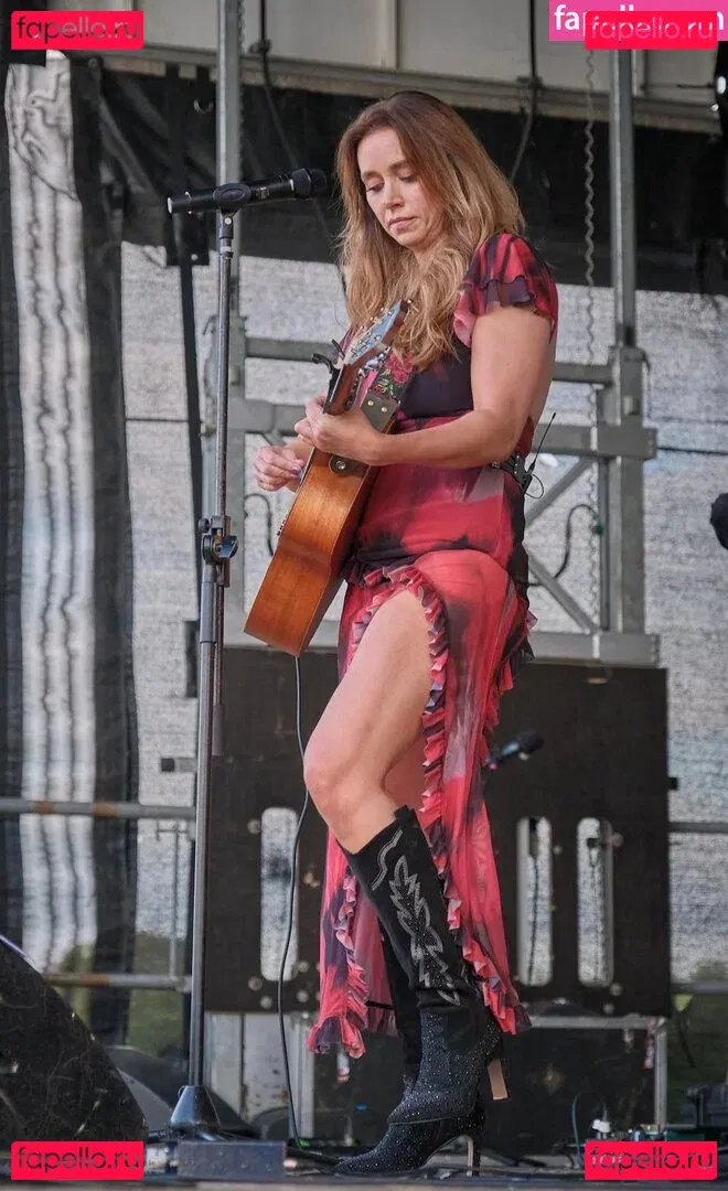 Una Healy Onlyfans Photo Gallery 