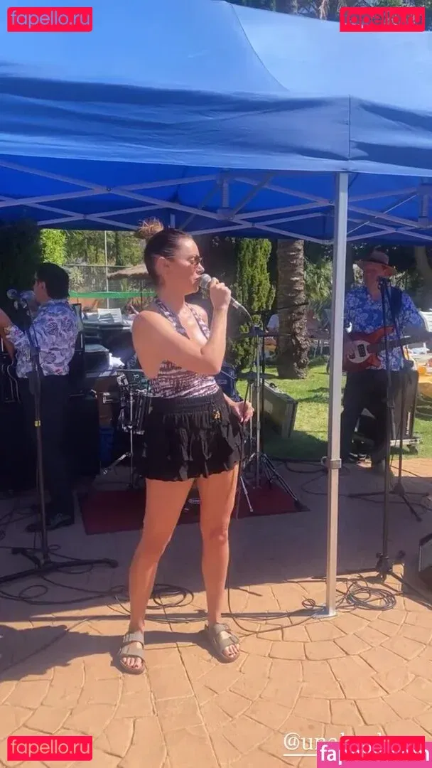 Una Healy Onlyfans Photo Gallery 