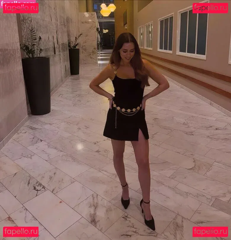 Una Healy Onlyfans Photo Gallery 